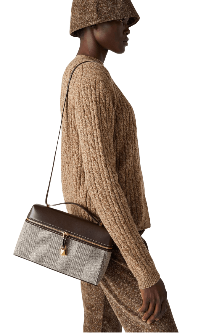 Loro Piana Mmea Bag a Wɔde Ka Ho L27. Ɔde ne nsa kyerɛɛ ne so