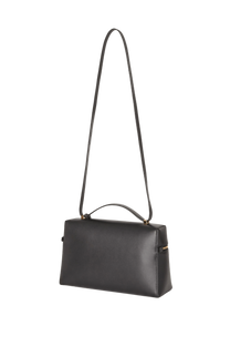 Loro Piana Mmea Bag a Wɔde Ka Ho L27. Ɔde ne nsa kyerɛɛ ne so