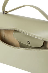 Loro Piana Mmea Bag a Wɔde Ka Ho L27. Ɔde ne nsa kyerɛɛ ne so