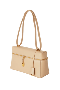 Loro Piana Mmea Bag a Wɔde Ka Ho L27. Ɔde ne nsa kyerɛɛ ne so