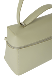 Loro Piana Mmea Bag a Wɔde Ka Ho L27. Ɔde ne nsa kyerɛɛ ne so